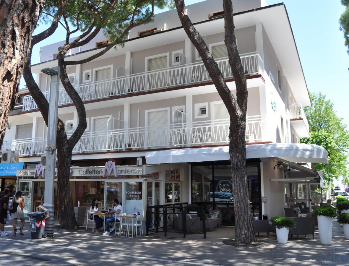 Hotel Susy - Ambienti Rinnovati - Direttamente Su Viale Dante E A Due Passi Dal Mare Riccione Exterior foto